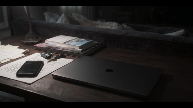 Apple MacBook Pro Laptop in American Horror Story Double Feature S10E01 (3)