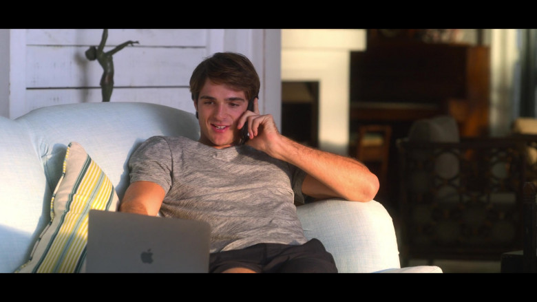 Apple MacBook Pro Laptop of Actor Jacob Elordi as Noah Flynn in The Kissing Booth 3 (1)