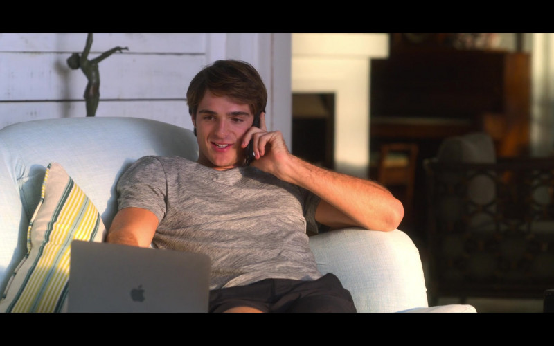 Apple MacBook Pro Laptop of Actor Jacob Elordi as Noah Flynn in The Kissing Booth 3 (2021)