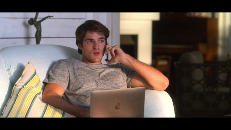 Apple MacBook Pro Laptop of Actor Jacob Elordi as Noah Flynn in The Kissing Booth 3 (2)