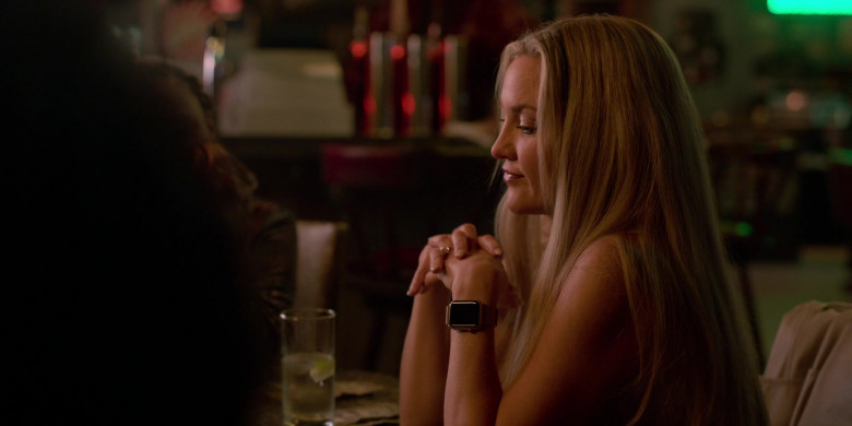 Apple Watch of Kate Hudson as Micah Keith in Truth Be Told S02E01 Other People’s Tears Are Only Water (2021)