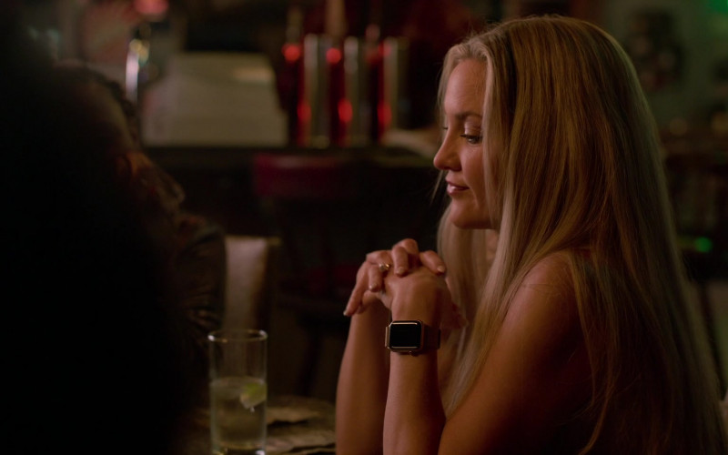 Apple Watch of Kate Hudson as Micah Keith in Truth Be Told S02E01 Other People’s Tears Are Only Water (2021)