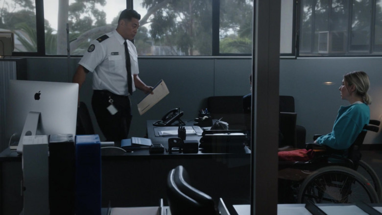 Apple iMac Computer in Wentworth S09E01 Rogue (2021)