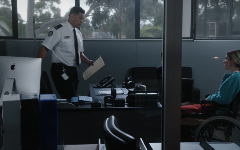 Apple iMac Computer in Wentworth S09E01 Rogue (2021)