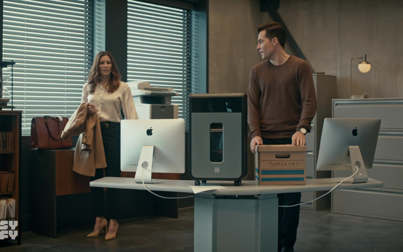 Apple iMac Computers in SurrealEstate S01E04 A House Is Not a Home (2021)