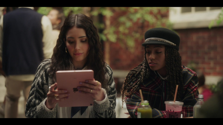 Apple iPad Tablet Used by Zión Moreno as Luna La in Gossip Girl S01E05 Hope Sinks (2021)