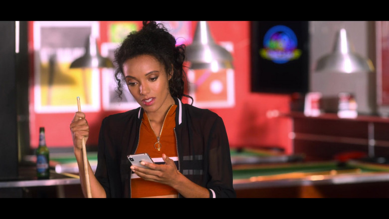 Apple iPhone Smartphone of Maisie Richardson-Sellers as Chloe Winthrop in The Kissing Booth 3 (2021)