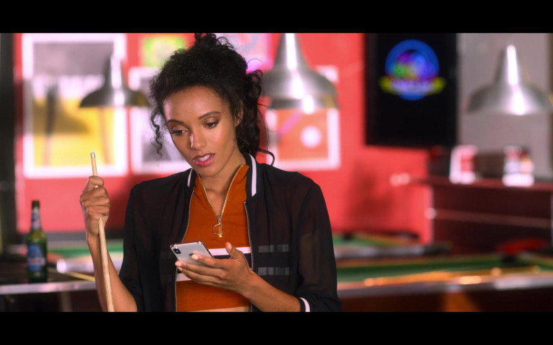 Apple iPhone Smartphone of Maisie Richardson-Sellers as Chloe Winthrop in The Kissing Booth 3 (2021)