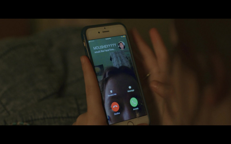 Apple iPhone and FaceTime App in Modern Love S02E05 Am I… Maybe This Quiz Game Will Tell Me (2021)