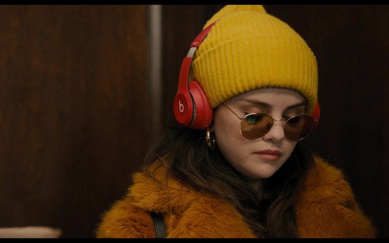 Beats Red Headphones of Selena Gomez as Mabel Mora in Only Murders in the Building S01E01 TV Show (1)
