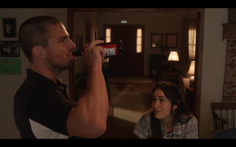Budweiser Beer of Stephen Amell as Jack Spade in Heels S01E02 Dusty Finish (2021)