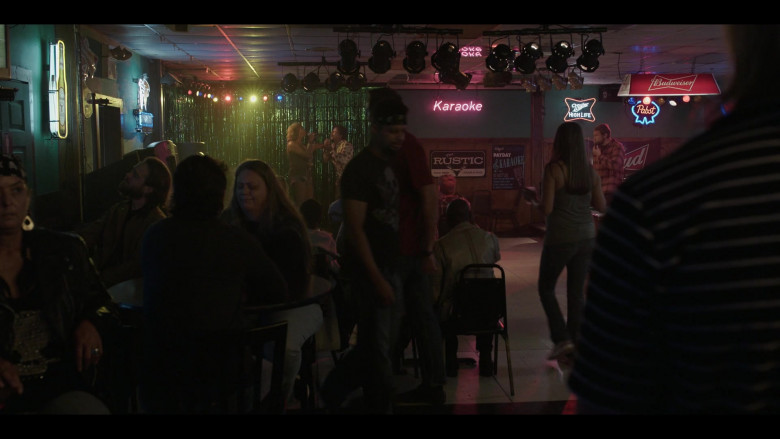 Budweiser, Miller High Life and Pabst Beer Signs in Heels S01E02 Dusty Finish (2021)