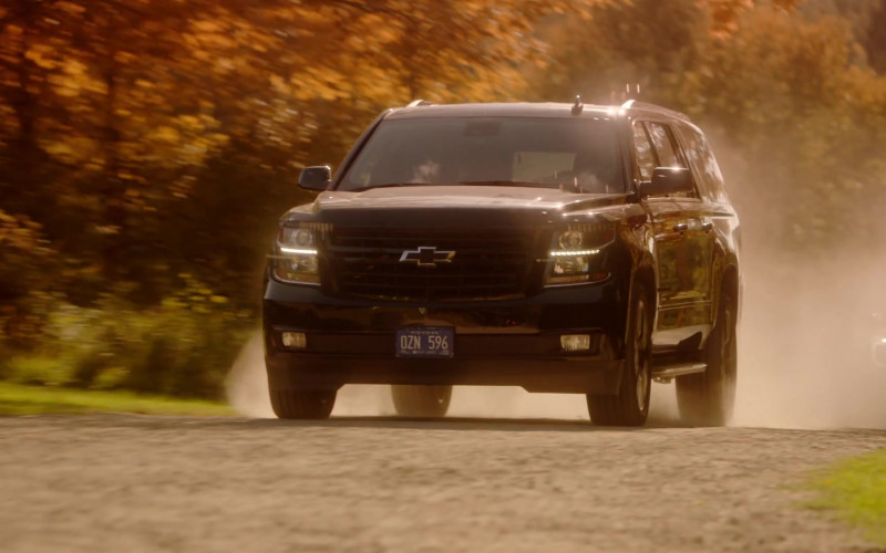 Chevrolet Suburban Car in Departure S02E02 "Fugitive" (2021)