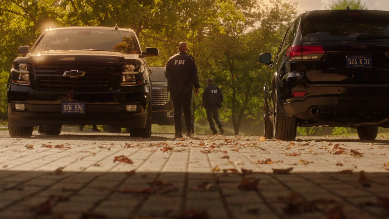 Chevrolet Suburban Car in Departure S02E06 Witness (2021)