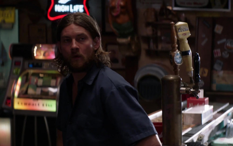 Coors Banquet Beer in Animal Kingdom S05E08 Gladiators (2021)