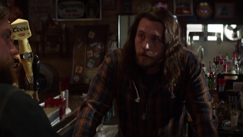 Coors Banquet Draft Beer in Animal Kingdom S05E04 Power (2021)