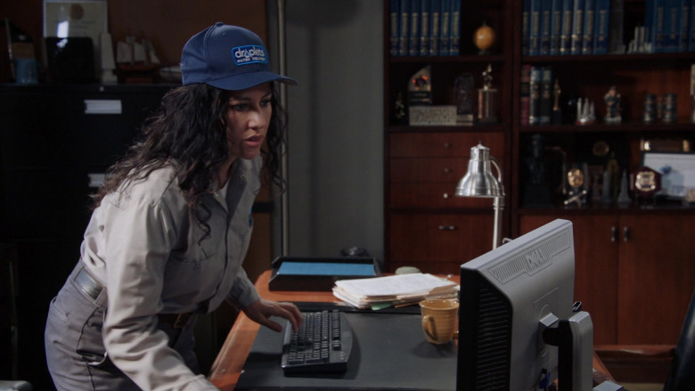 Dell Computer Monitor Used by Stephanie Beatriz as Rosa Diaz in Brooklyn Nine-Nine S08E01 TV Show 2021 (1)