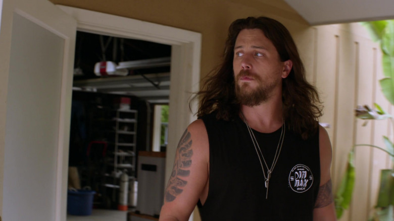 Dim Mak x RVCA T-Shirt of Ben Robson as Craig Cody in Animal Kingdom S05E07 TV Show (2)