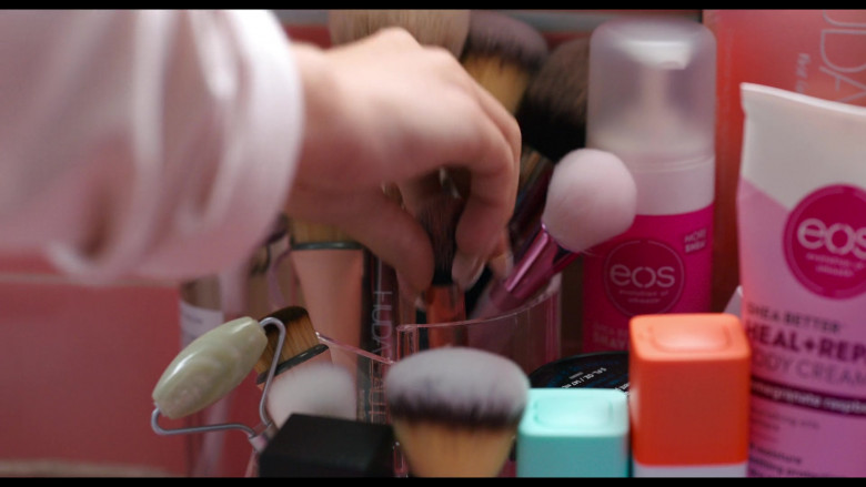 Eos Evolution of Smooth Body Care Products in He’s All That (1)