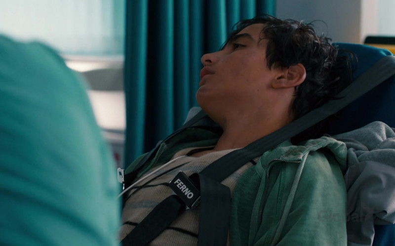 FERNO Ambulance Cot in Nurses S02E07 "Prima Facie" (2021)