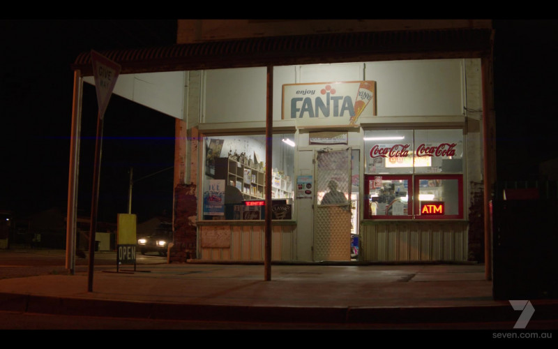 Fanta and Coca-Cola in RFDS S01E01 (2021)