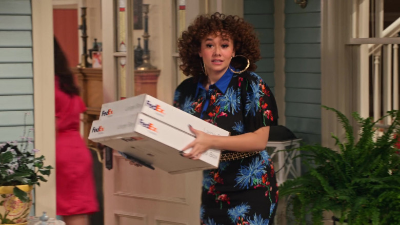 Fedex Large Box Packages Held by Talia Jackson as Jade McKellan in Family Reunion S04E06 (1)