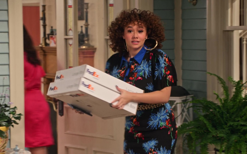 Fedex Large Box Packages Held by Talia Jackson as Jade McKellan in Family Reunion S04E06 (1)