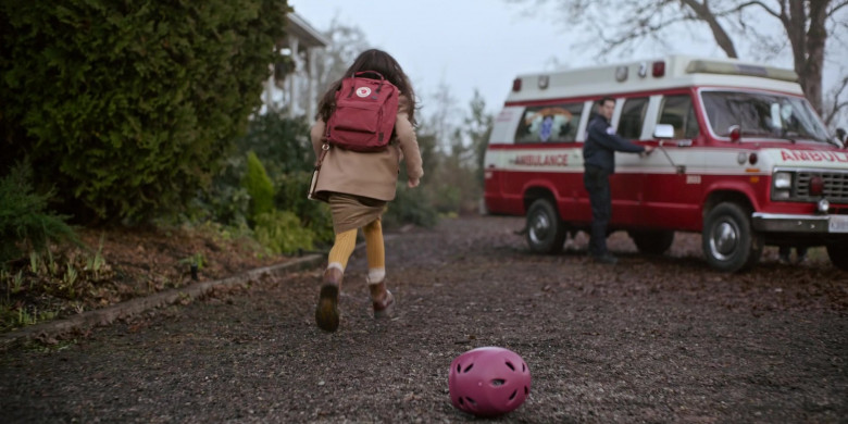 Fjallraven Kanken Red Backpack in Home Before Dark S02E09 The Biggest Life (1)