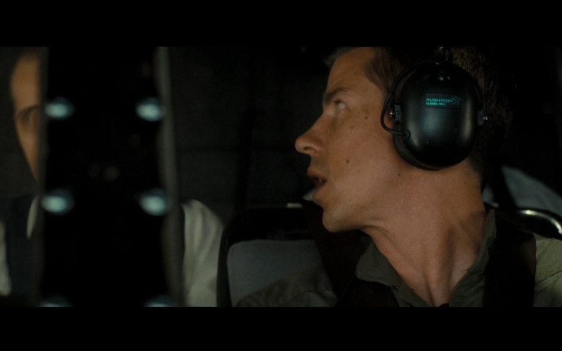 Flightcom aviation headset in Live Free or Die Hard (2007)