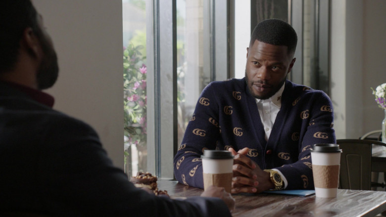 Gucci Men's White Shirt and Cardigan Worn by Sam Adegoke as Jeff Colby in Dynasty S04E14 – Men's Fashion Outfits and Style Trends Ideas (1)