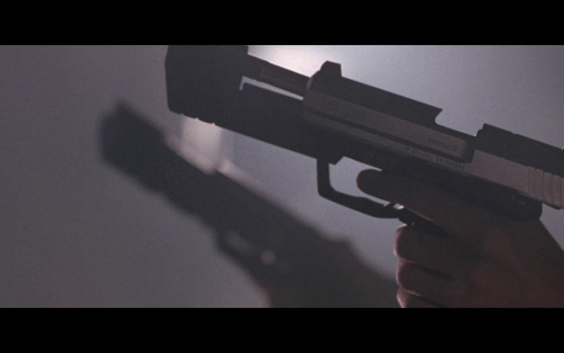 Heckler & Koch USP Match pistols of Angelina Jolie in Lara Croft Tomb Raider (1)