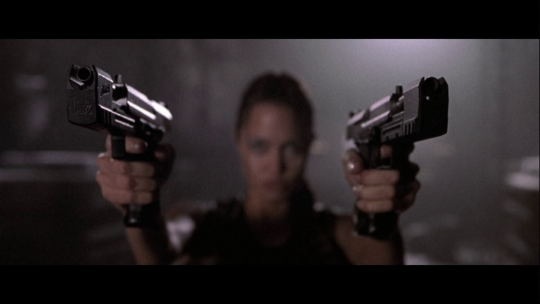Heckler & Koch USP Match pistols of Angelina Jolie in Lara Croft Tomb Raider (2)