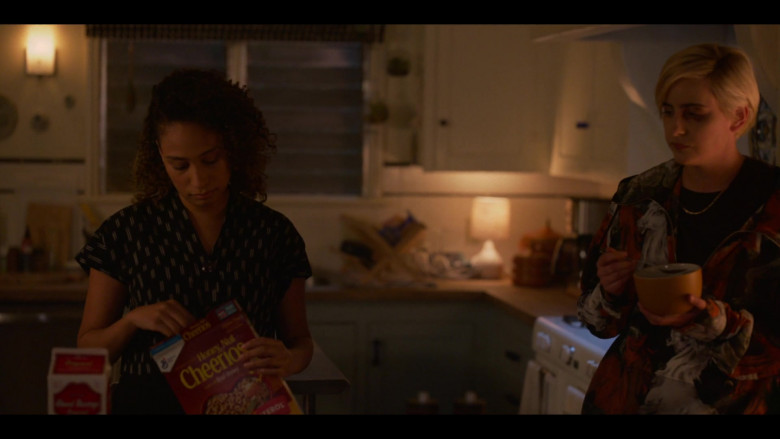 Honey Nut Cheerios Breakfast Cereal by General Mills in The L Word Generation Q S02E02 Lean on Me (2021)