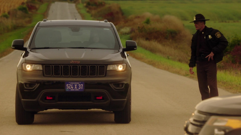 Jeep Grand Cherokee Car in Departure S02E02 TV Show 2021 (2)