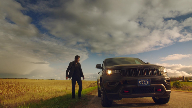 Jeep Grand Cherokee Car in Departure S02E02 TV Show 2021 (3)