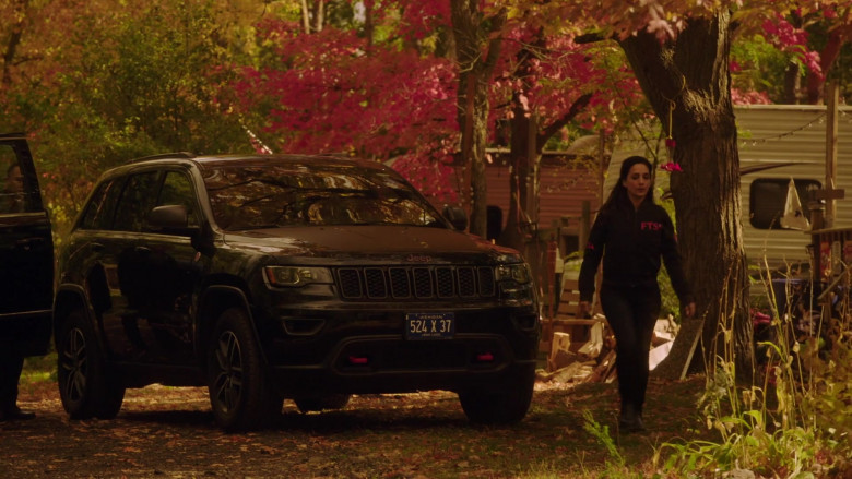 Jeep Grand Cherokee Cars in Departure TV Show – Season 2 Episode 5 – 2021 (4)