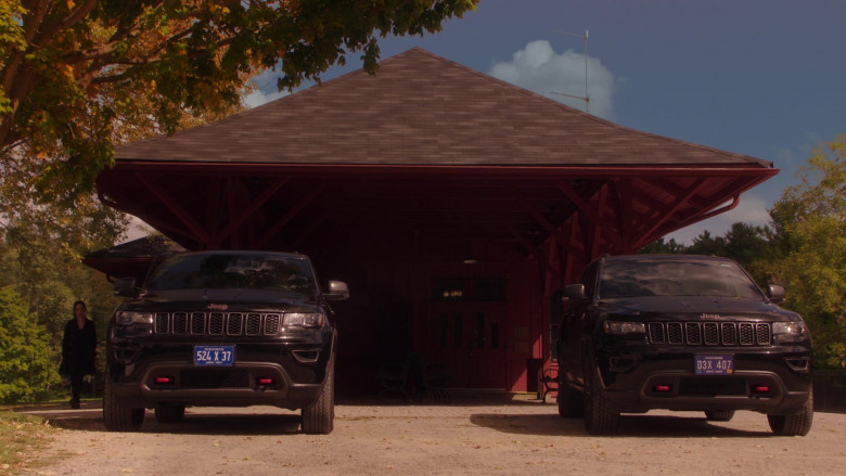 Jeep Grand Cherokee SUVs in Departure S02E06 Witness (2021)