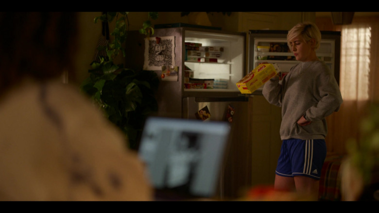 Kellogg’s Eggo Waffles Held by Jacqueline Toboni as Sarah Finley in The L Word Generation Q S02E04 (1)