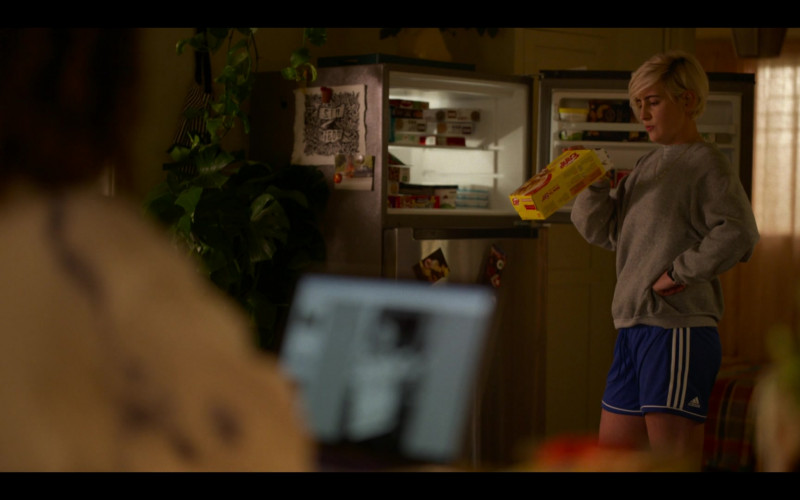 Kellogg’s Eggo Waffles Held by Jacqueline Toboni as Sarah Finley in The L Word Generation Q S02E04 (1)