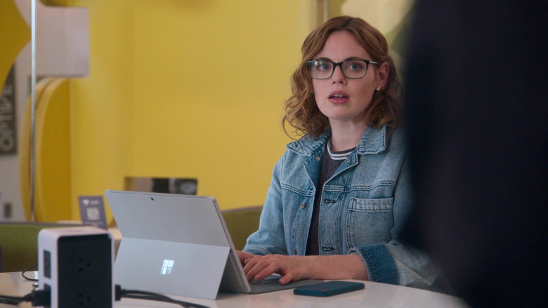 Microsoft Surface Tablets Used by Actresses in Good Trouble S03E17 Anticipation (2)