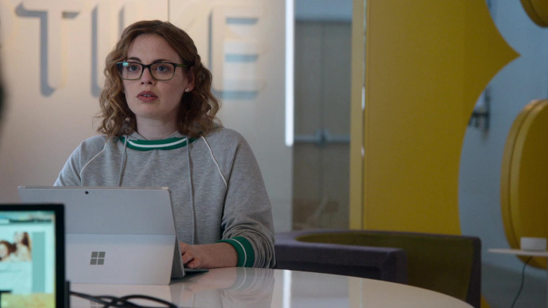 Microsoft Surface Tablets in Good Trouble S03E16 (2)