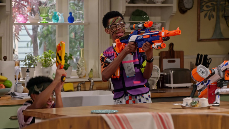 Nerf Blaster Toy Gun of Isaiah Russell-Bailey as Shaka McKellan in Family Reunion S04E07 Remember M’Dear’s Roast (2021)