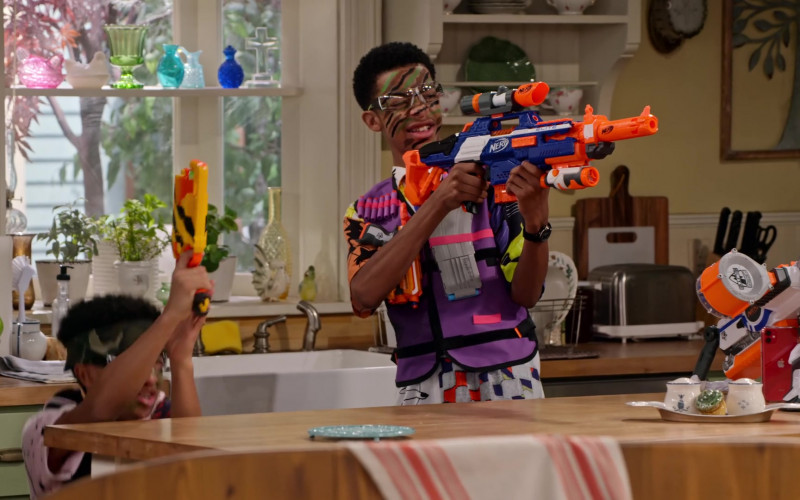 Nerf Blaster Toy Gun of Isaiah Russell-Bailey as Shaka McKellan in Family Reunion S04E07 Remember M’Dear’s Roast (2021)