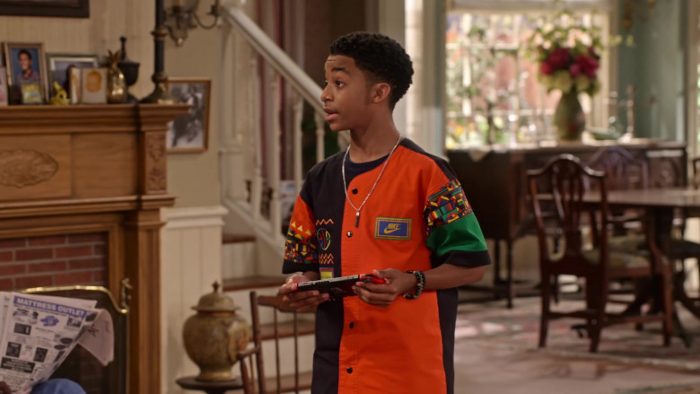 Nike Urban Jungle Baseball Jersey and Pants Suit of Isaiah Russell-Bailey as Shaka McKellan in Family Reunion S04E04 TV Show (3)