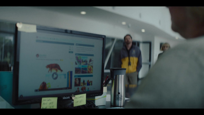 Philips Computer Monitor in Clickbait S01E01 The Sister (2021)