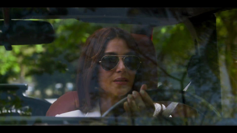 Ray-Ban Women's Aviator Sunglasses of Roselyn Sanchez as Elena Roarke in Fantasy Island S01E02 (1)