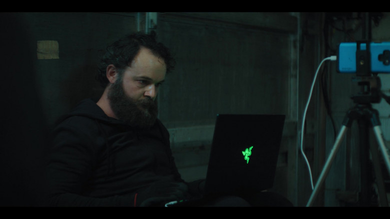 Razer Gaming Laptop in Clickbait S01E06 The Brother (2)