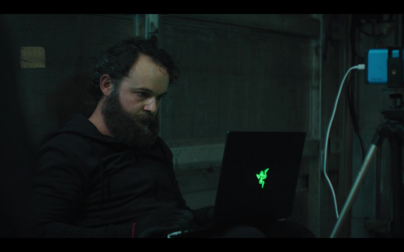 Razer Gaming Laptop in Clickbait S01E06 The Brother (2)