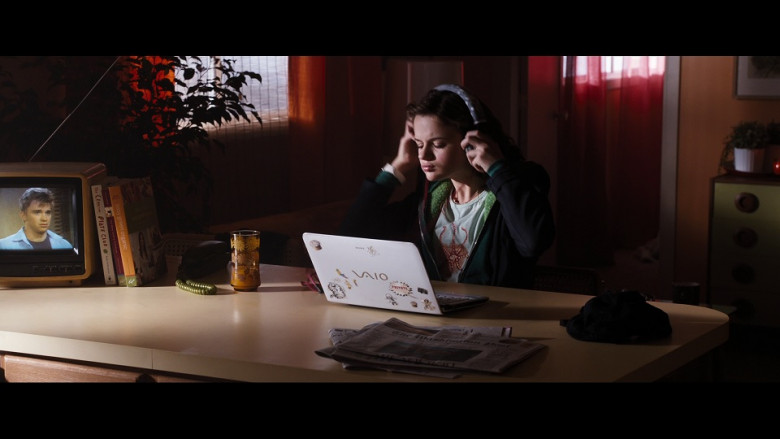 Sony Vaio Laptop Used by Joey King as Emily Cale in White House Down (2013)