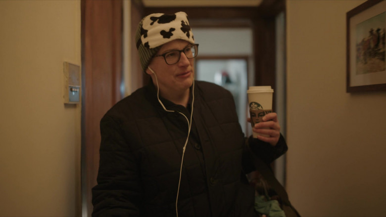 Starbucks Coffee Enjoyed by Abby McEnany in Work in Progress S02E01 TV Show 2021 (2)